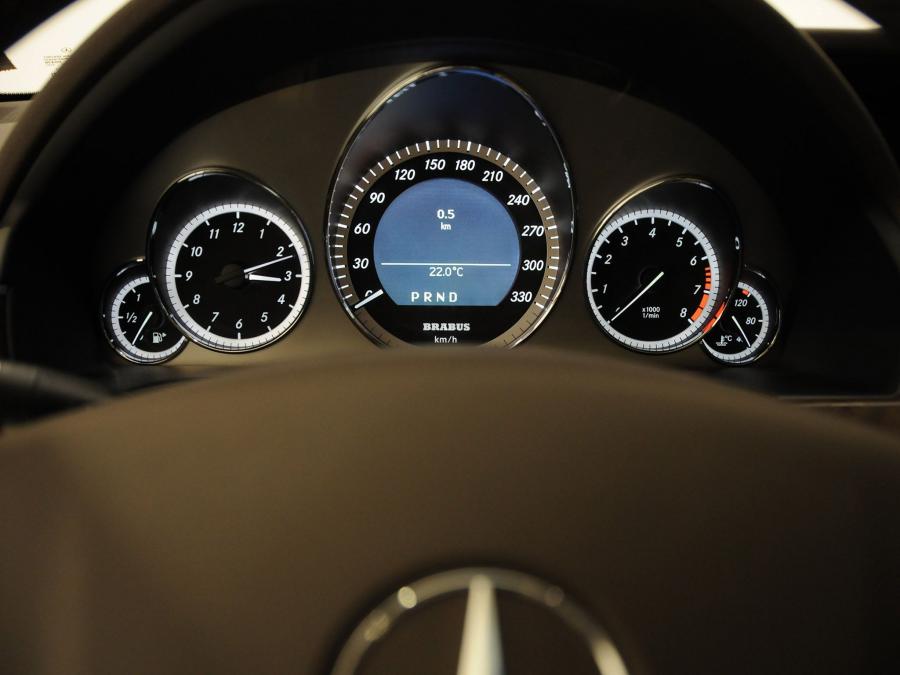  Mercedes-Benz E-Class by Brabus 2009 года  (фото 27 из 45)